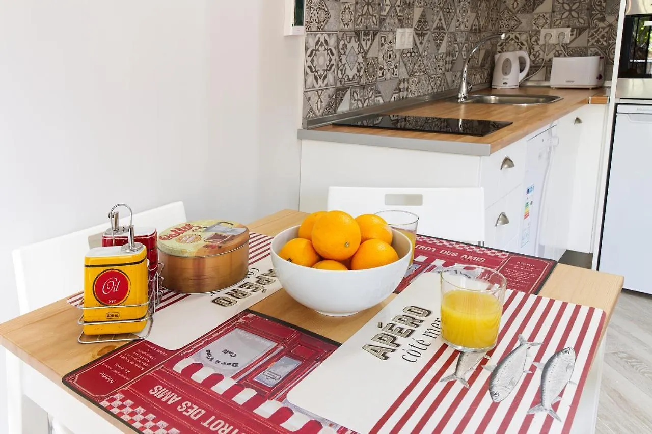 Barcelo 21: Centrally Located Attic with Terrace and Studio Retreat Apartment Malaga