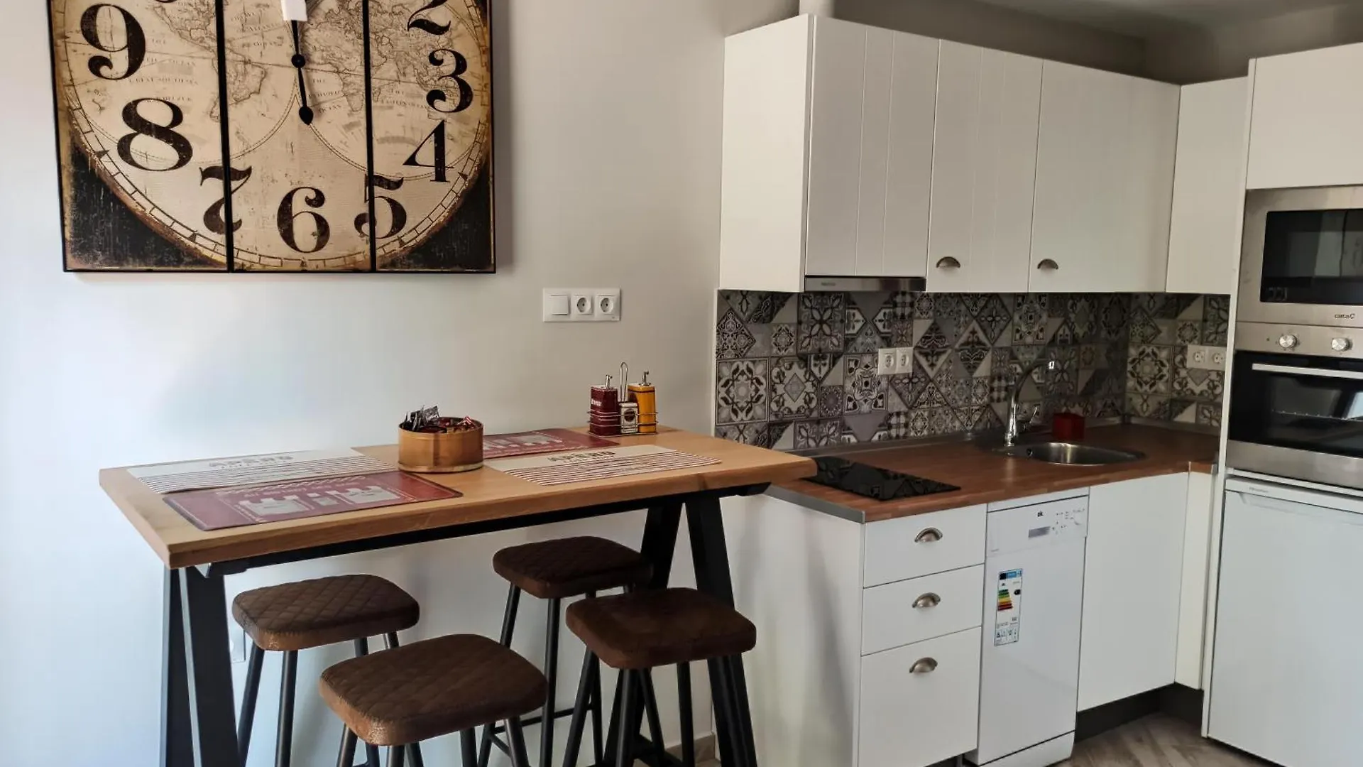 Apartamento Barcelo 21, Parking On Request, Atico With Terrace & Studio With Patio, Center, Breakfast Included, Quite Neighborhood, Bc Málaga España